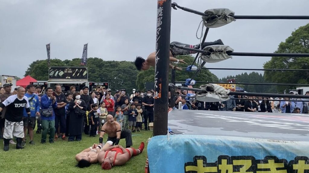 【大日本】吉田和正がツームストン葬でメインを快勝! 「土気ロック 祭2026」の野外リングで熱戦展開<6.7千葉> | プロレスTODAY 【大日本】吉田和正がツームストン葬でメインを快勝! 「土気ロック 祭2026」の野外リングで熱戦展開<6.7千葉> | プロレスTODAY