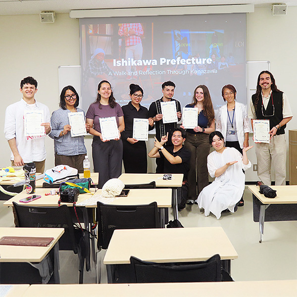 留学生受け入れプログラム「Kanazawa City Walks」修了式を挙行 – 金沢大学 留学生受け入れプログラム「Kanazawa City Walks」修了式を挙行 – 金沢大学