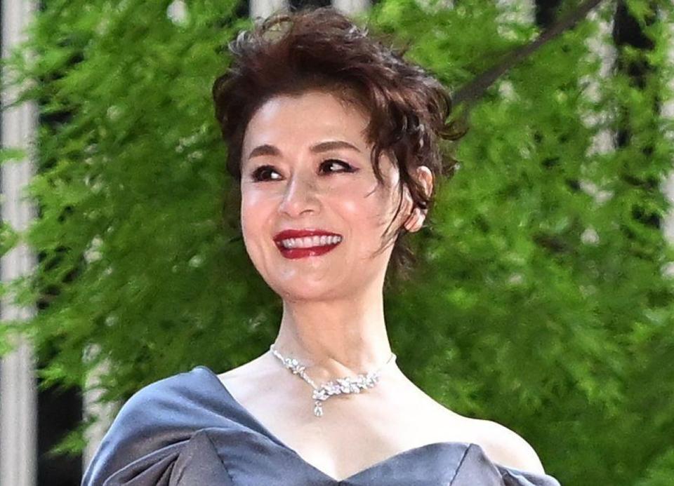 大地真央の自宅にスタジオ騒然「えっ?!」「あれが日常…」エルメスの壁、居間に等身大の「馬」が!世界的インテリアデザイナーの夫がデザイン – デイリースポーツ 大地真央の自宅にスタジオ騒然「えっ?!」「あれが日常…」エルメスの壁、居間に等身大の「馬」が!世界的インテリアデザイナーの夫がデザイン - デイリースポーツ