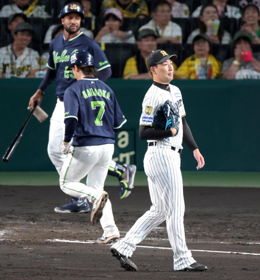 阪神まさか八回に逆転許す 甲子園に悲鳴 ３番手・岩崎が１点リードから痛恨４失点 才木は１カ月ぶり勝利が消える - デイリースポーツ