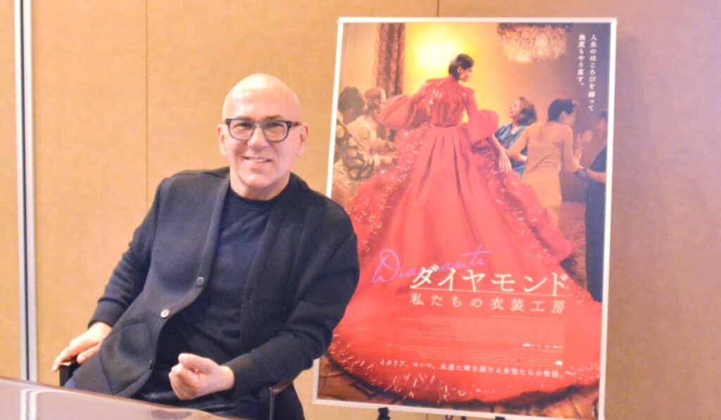 【インタビュー】大ヒットイタリア映画『ダイヤモンド 私たちの衣装工房』フェルザン・オズペテク監督、来日インタビュー! 「光・色・ディテール——すべてはそこにある」 – THR Japan 『ダイヤモンド 私たちの衣装工房』フェルザン・オズペテク監督、来日インタビュー! 「光・色・ディテール——すべてはそこにある」