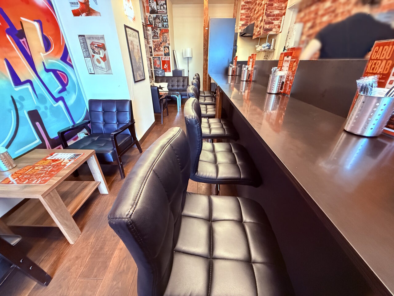 2026年5月30日にオープンした「GABU KEBAB（ガブ ケバブ」の店内の様子
