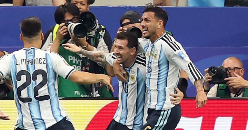 【サッカーワールドカップ】メッシ２ゴール、アルゼンチン連勝で決勝Ｔへ サッカーＷ杯 - 日本経済新聞
