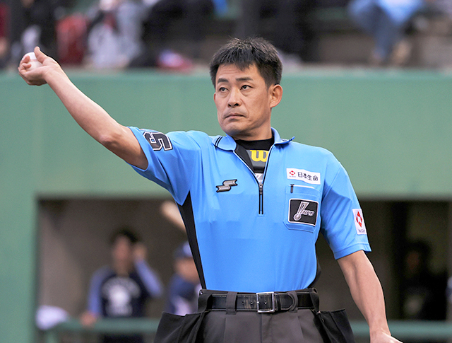 楽天公式戦で球審を担当した石山智也さん
