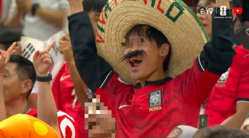 11日(現地時間)にメキシコで開かれた韓国―チェコ戦で、メキシコ人風の装いをした韓国人男性をめぐる現地の反応が話題になっている=Xより(c)MONEYTODAY