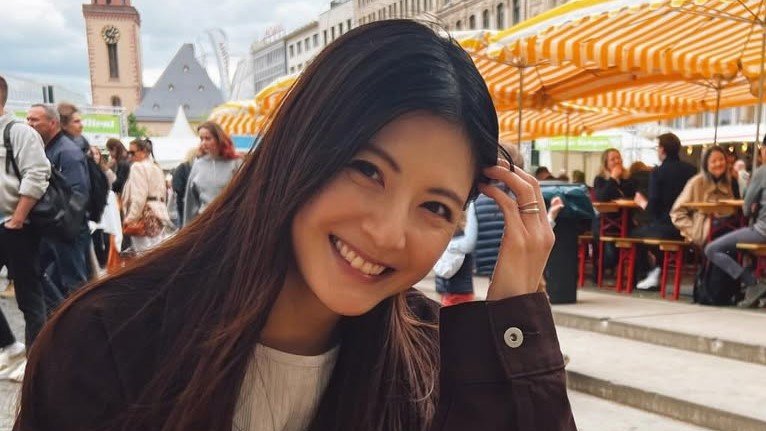佐藤ありさ 子どもたちといちご狩り満喫ショット公開!移住先ドイツの広大な敷地で満面の笑みを浮かべた姿に「楽しそう」 夫はサッカー元日本代表・長谷部誠 | めざましmedia 佐藤ありさ 子どもたちといちご狩り満喫ショット公開!移住先ドイツの広大な敷地で満面の笑みを浮かべた姿に「楽しそう」 夫はサッカー元日本代表・長谷部誠 | めざましmedia
