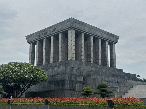 ホーチミン廟の威容