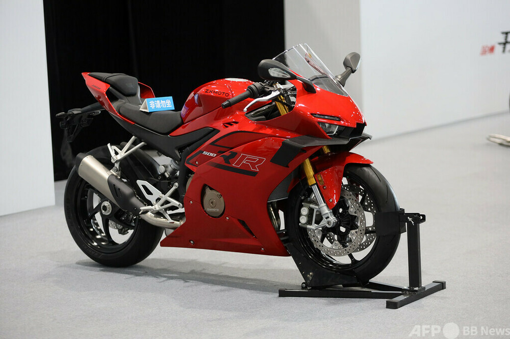 「張雪機車(ZXMOTO)」のパフォーマンスが欧州スポーツバイク愛好家の注目を集める 「中国製を歓迎」 写真1枚 国際ニュース:AFPBB News 「張雪機車(ZXMOTO)」のパフォーマンスが欧州スポーツバイク愛好家の注目を集める 「中国製を歓迎」 写真1枚 国際ニュース:AFPBB News