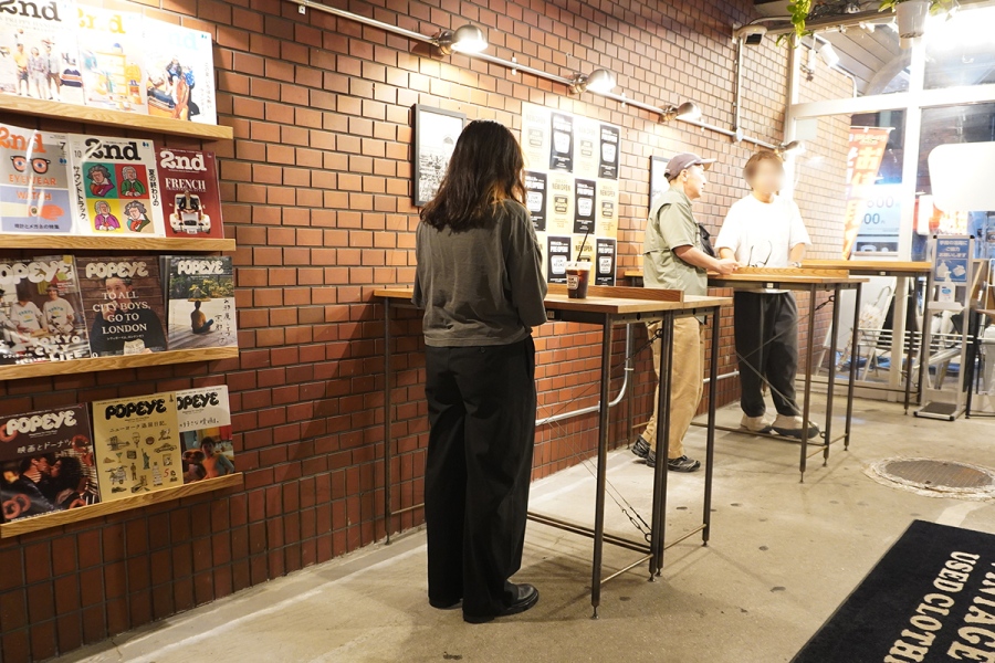 「JAM」店内ではスタンドスタイルでコーヒーが楽しめる