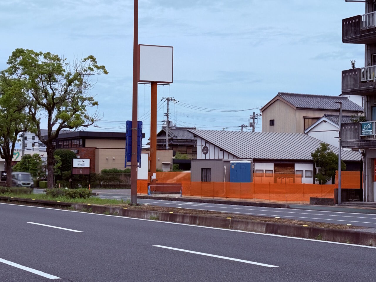 「ケンタッキーフライドチキン」の新店舗がオープン予定の「釜飯と串焼 とりでん 高知潮江店」跡地の様子