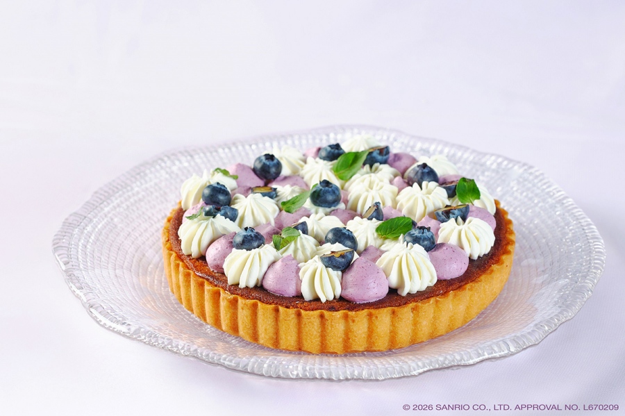 「KUROMI Summer Sweets Party Dessert Buffet」に登場する「おすましブルーベリータルト」