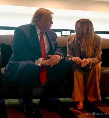 トランプ氏、メローニ氏が「写真撮影を懇願」とやゆ イタリア激怒