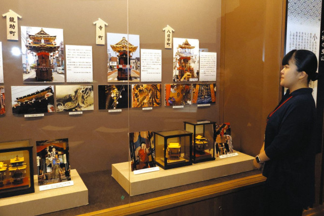 8町の曳山 違い学べる 小松でパネル、模型展示
