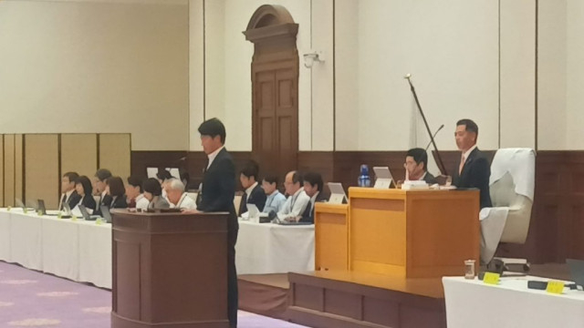 斎藤・兵庫県知事「告発文書、公益通報に当たらず」発言に自民反発 給与カット案、一転継続審議へ