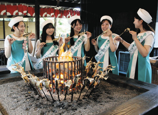 夏の風物詩 アユに舌鼓 安中市観光機構の「磯部簗」今季の営業スタート