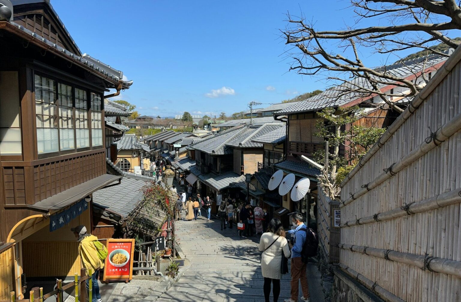 京都市、2025年の外国人観光客数・宿泊数が過去最高を更新　経済波及効果は2.2兆円超 | 訪日ラボ