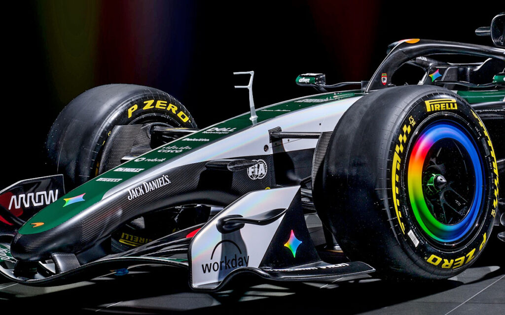 映画が生んだ伝説のカラー。マクラーレン、母国F1イギリスGPで初代「M2B」を讃える特別リバリー | Formula1-Data / F1情報・ニュース速報解説 1966年型「M2B」に着想を得たマクラーレン「MCL40」のスペシャルリバリーのフロントノーズとフロントタイヤ、2026年F1イギリスGP(シルバーストン・サーキット)