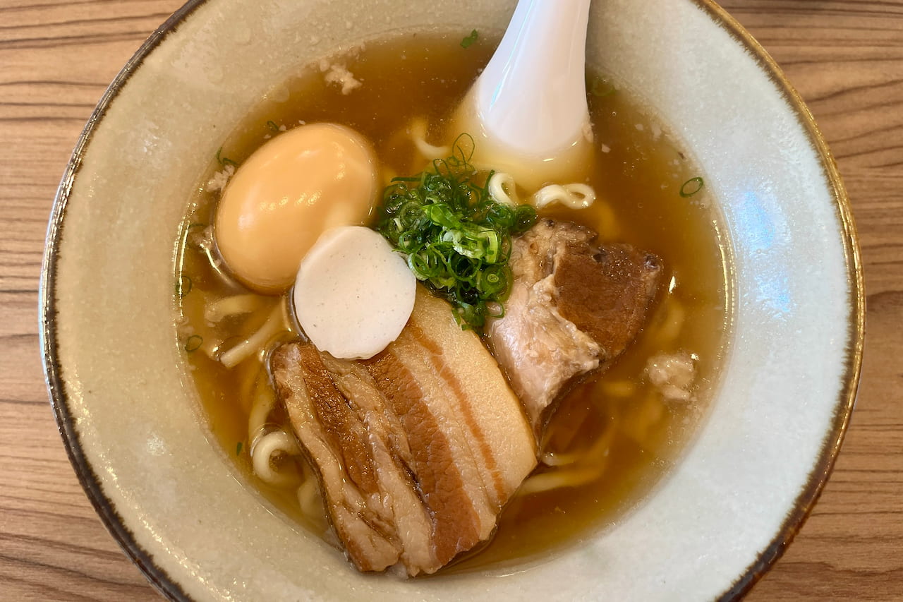 沖縄そば×中華そばの二刀流!「麺人りんどう」で心もお腹も満たされる極上のひとときを(那覇市)