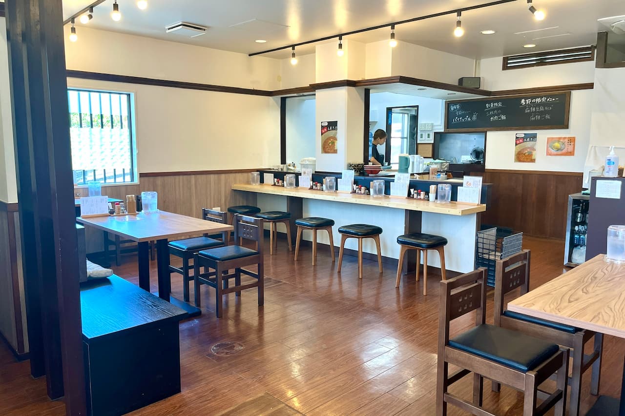 沖縄そば×中華そばの二刀流!「麺人りんどう」で心もお腹も満たされる極上のひとときを(那覇市)