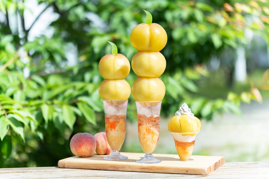『MOMOフェス』に登場する「トルクーヘン」の完熟生桃1玉使用 桃ざんまいパフェ（1杯1980円〜）は「近鉄本店」限定