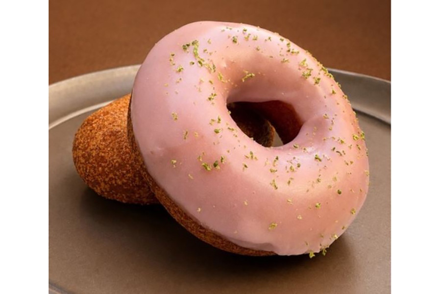 『MOMOフェス』に登場する「y/OU donut」のMOMO グレーズド（1個 ・391円）は25日＆26日各日限定数50個、27日＆28日各日限定数100個。「近鉄本店」限定