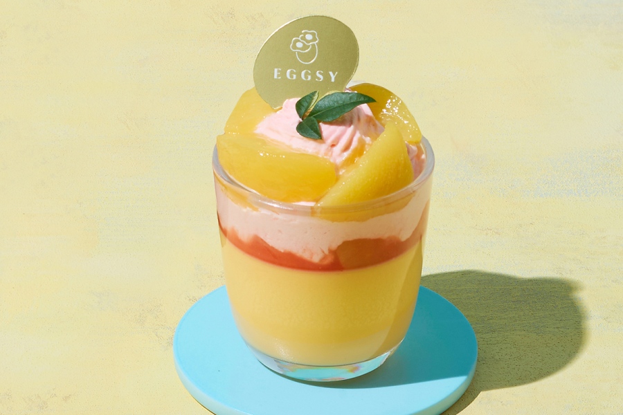 「EGGSY」の岡山ピーチと平飼いカケッコたまごプリン（1個972円）は各日販売予定数30個