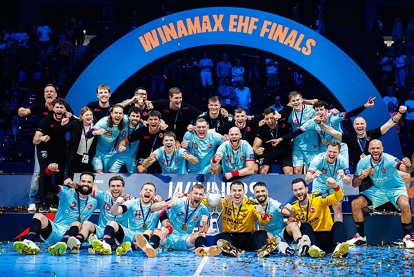 写真2025/26 EHF男子ハンドボールヨーロピアンリーグ優勝を果たしたメルジュンゲン選手たち、写真出典=メルジュンゲン