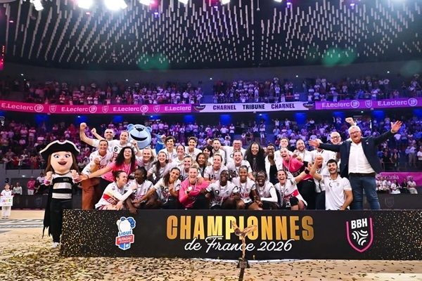 写真2025/26フランス女子ハンドボールリーグ優勝を果たしたブレスト&middot;ブルターニュ、写真出典=ブレスト&middot;ブルターニュ