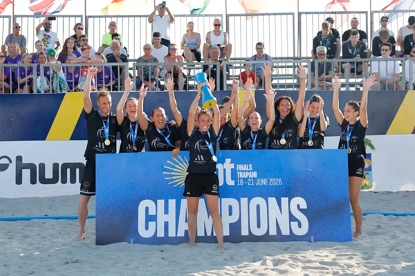 写真2026ヨーロッパビーチハンドボールツアーファイナル女子の部で優勝したマラガ