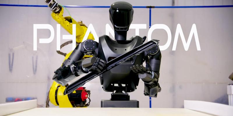 ファウンデーション社が開発した人型ロボット「ファントム」は、物資回収シナリオの実証実験のため、ウクライナに送られた。