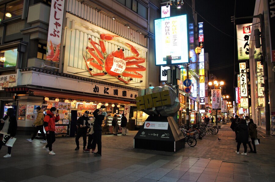 まん防の適用が決定した大阪の道頓堀。若者を中心に人出は多かった（1月25日18時頃・大阪市）