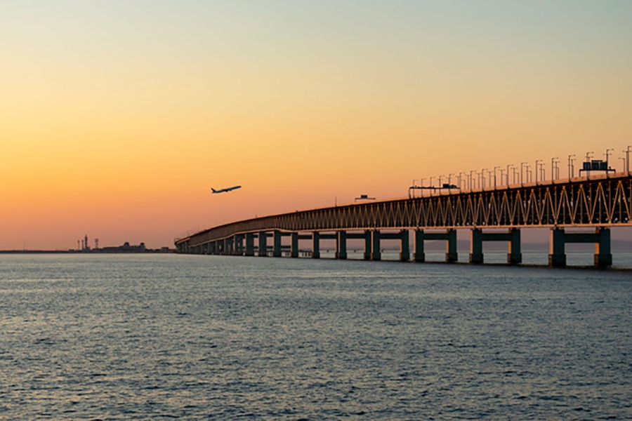 夕日百選のビーチ×関空の夜景