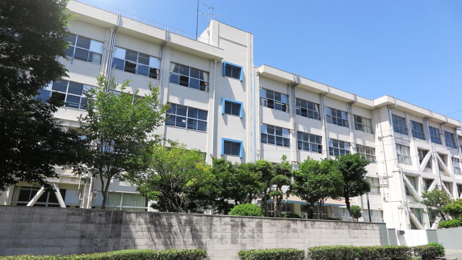 採用倍率2.1倍、中学は1.6倍まで低下 鹿児島・宮崎で同じ日に始まった試験が映す教員不足(ナナホシ) – エキスパート – Yahoo!ニュース 採用倍率2.1倍、中学は1.6倍まで低下 鹿児島・宮崎で同じ日に始まった試験が映す教員不足(ナナホシ) - エキスパート - Yahoo!ニュース