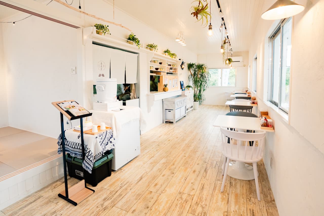 【ジャングリア沖縄近く】沖縄そばカフェ「ととと」NEWオープン!あっさり豚骨白湯そば&カフェメニューを堪能(今帰仁村)