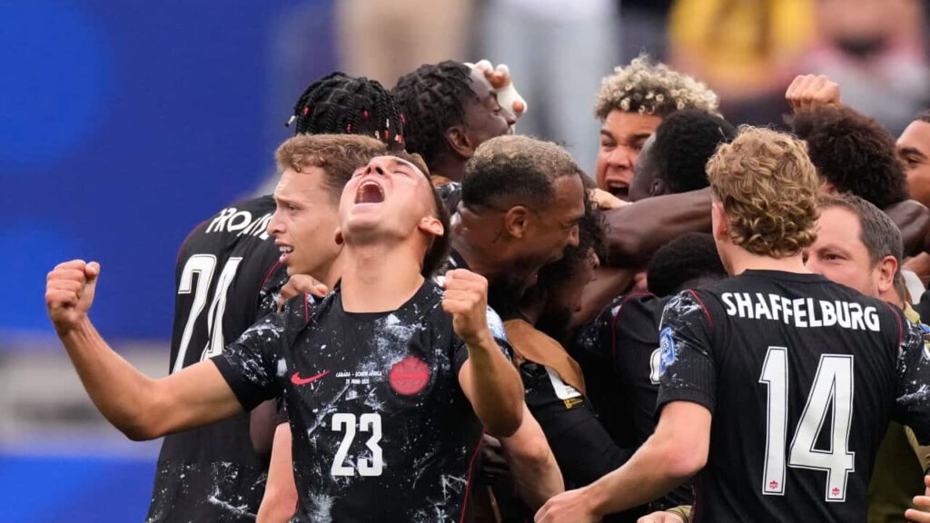 ワールドカップ・デイリー：カナダが南アフリカを下し、初のベスト16進出 | SBS Japanese