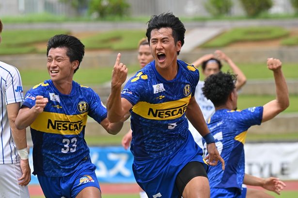 サッカー沖縄SV、JFL優勝　4－1で青森下す　プレーオフ第2戦