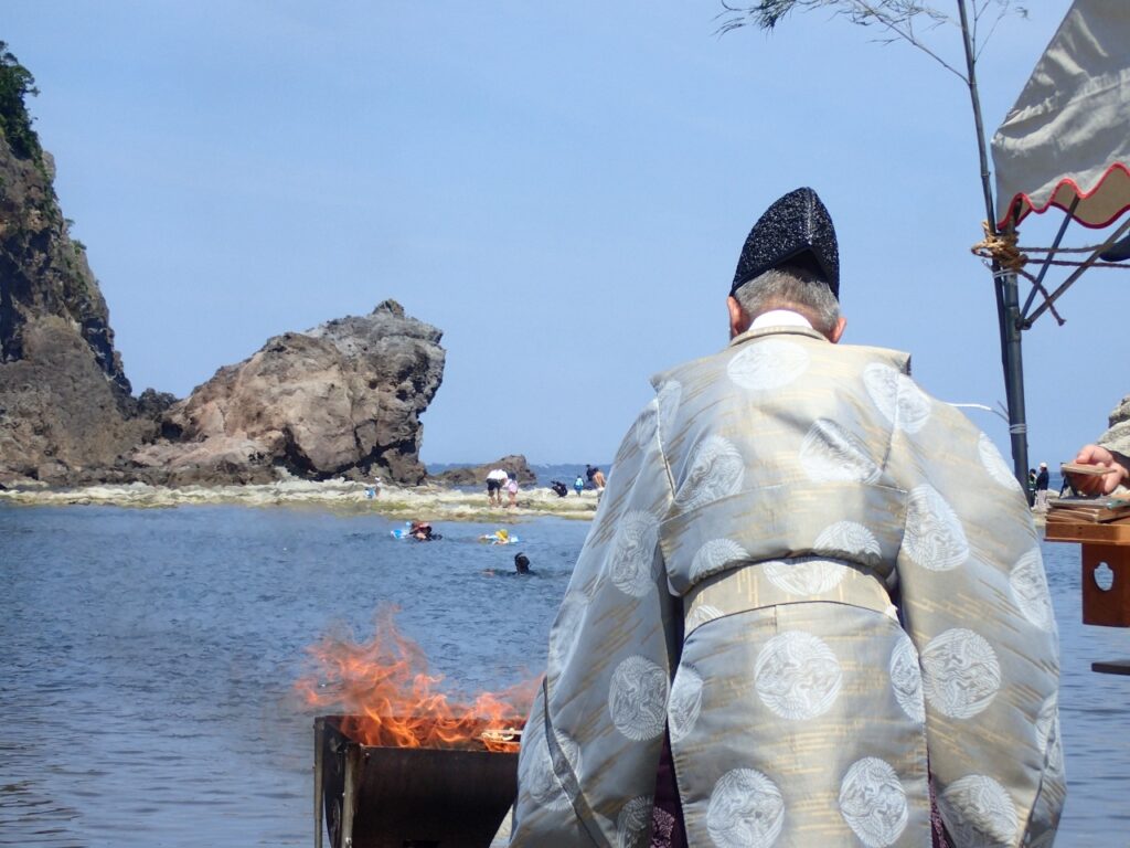 香住かえる島奉納祭 | 日本海新聞 NetNihonkai 香住かえる島奉納祭