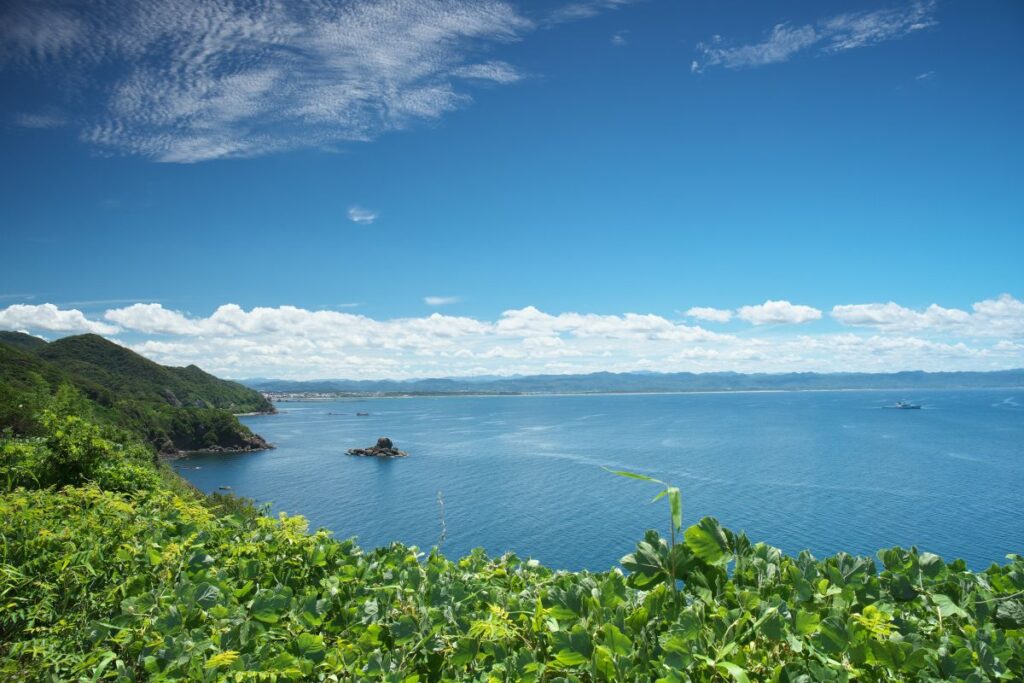 島根県で撮影した「ゲームの隠しステージ」のような洞窟 幻想的な景色に「ロケ地になりそう」「綺麗」 「行ってみたい」の声も | LIMO | くらしとお金の経済メディア 島根県で撮影した「ゲームの隠しステージ」のような洞窟 幻想的な景色に「ロケ地になりそう」「綺麗」 「行ってみたい」の声も | LIMO | くらしとお金の経済メディア