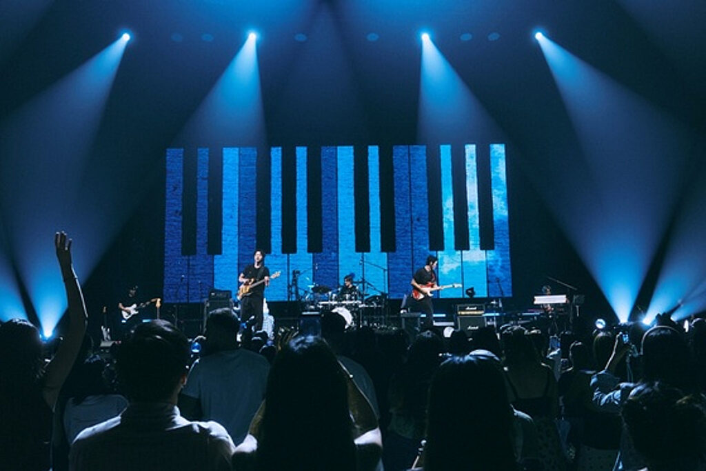 '公演の達人' CNBLUE、ヨーロッパ4都市ツアーを成功裏に終了 | STARNEWS