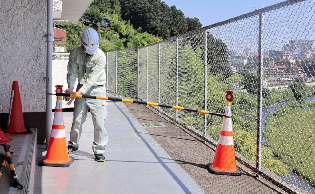 【更新】過去にもマンション下の崖を覆うコンクリート壁が崩落<仙台・向山の崖崩れ> – 河北新報オンライン 【更新】過去にもマンション下の崖を覆うコンクリート壁が崩落<仙台・向山の崖崩れ> - 河北新報オンライン