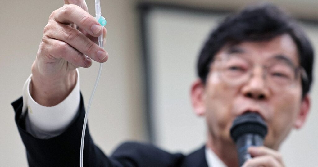 点滴に便で殺害疑い 看護師「もう戻れぬ」と自主退職 容疑否認 – 毎日新聞 点滴に便で殺害疑い 看護師「もう戻れぬ」と自主退職 容疑否認 - 毎日新聞