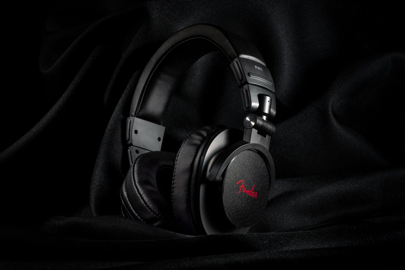 フェンダーからヘッドフォンが登場!高精度なモニタリングと快適な装着感を両立する『FH1 Professional Monitoring Headphone』7月17日(金)より日本先行販売 | フェンダーミュージック株式会社のプレスリリース フェンダーからヘッドフォンが登場!高精度なモニタリングと快適な装着感を両立する『FH1 Professional Monitoring Headphone』7月17日(金)より日本先行販売 | フェンダーミュージック株式会社のプレスリリース