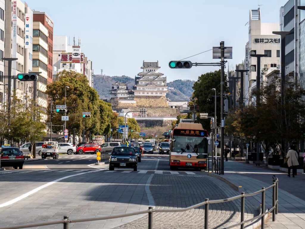 兵庫県姫路市で発見した「道路標識」 一部の文字が欠けて浮かび上がった言葉が「誌的」すぎた | LIMO | くらしとお金の経済メディア 兵庫県姫路市で発見した「道路標識」 一部の文字が欠けて浮かび上がった言葉が「誌的」すぎた | LIMO | くらしとお金の経済メディア