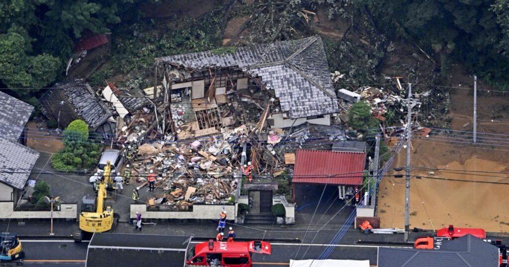 山崩れ住宅倒壊、夫婦不明 栃木・群馬で豪雨被害 山崩れ住宅倒壊、夫婦不明 栃木・群馬で豪雨被害
