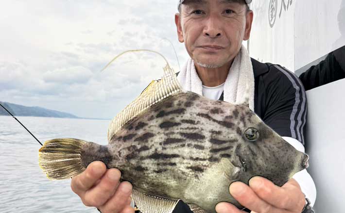 夏カワハギが絶好調!35cm級頭に尺超えが連発【船釣り最新情報6選・大分/熊本】 | TSURINEWS 夏カワハギが絶好調!35cm級頭に尺超えが連発【船釣り最新情報6選・大分/熊本】