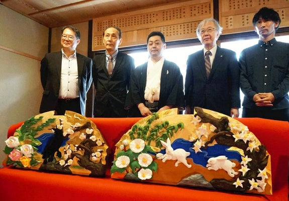 披露された大船鉾の「軒唐破風妻板彫刻」（京都市下京区で）