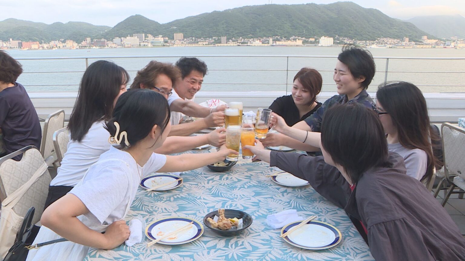 関門海峡を一望!下関グランドホテルでビアガーデンにぎわう 時間無制限で満喫(tysテレビ山口) – Yahoo!ニュース 関門海峡を一望!下関グランドホテルでビアガーデンにぎわう 時間無制限で満喫(tysテレビ山口) - Yahoo!ニュース