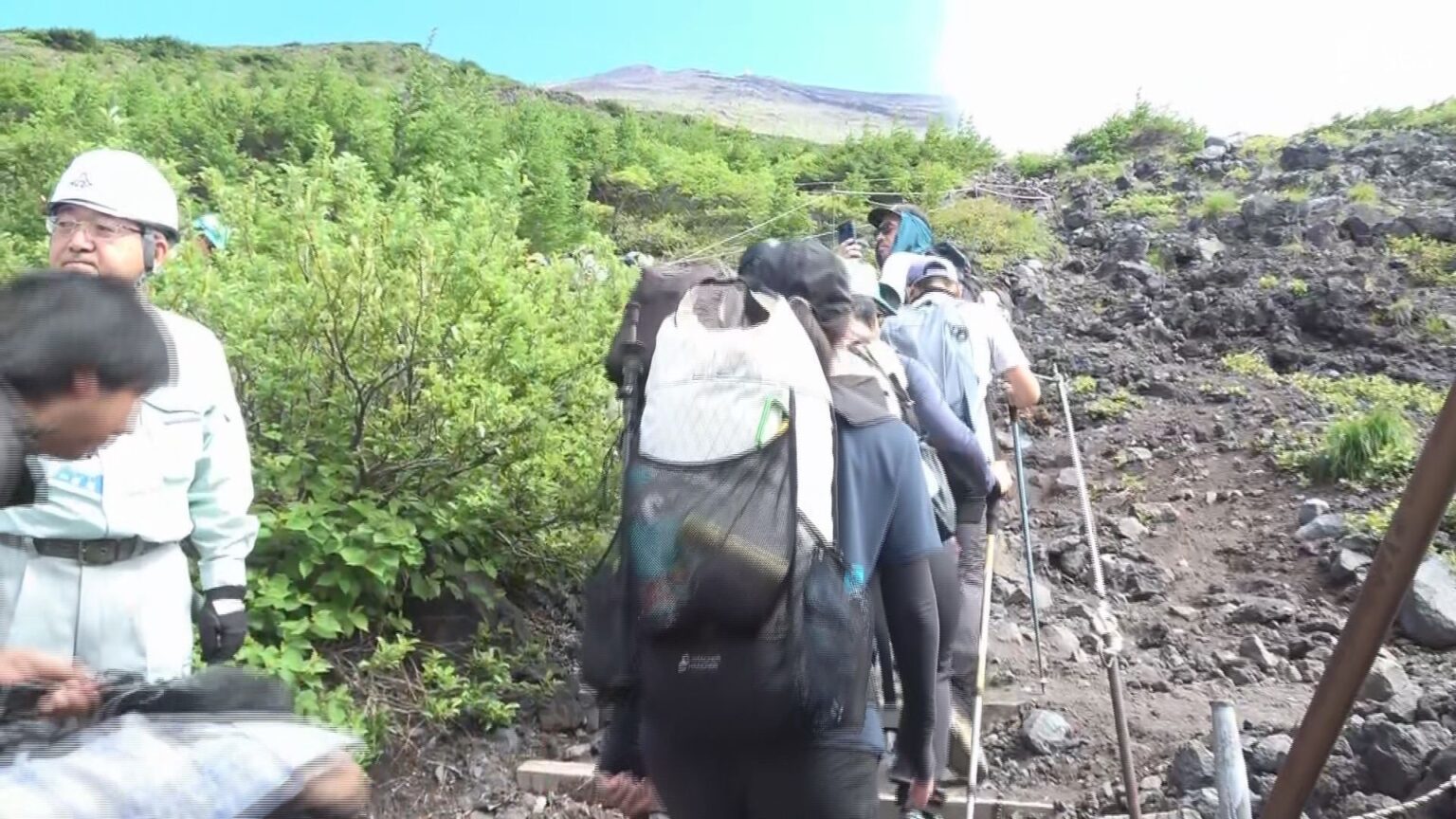 「山頂で誕生日を迎えたい」富士山の富士宮・御殿場ルートが山開き 83歳の”ミスター富士山”は2251回目の登頂 ふもとのグルメもますます充実=静岡(静岡放送(SBS)) – Yahoo!ニュース 「山頂で誕生日を迎えたい」富士山の富士宮・御殿場ルートが山開き 83歳の"ミスター富士山"は2251回目の登頂 ふもとのグルメもますます充実=静岡(静岡放送(SBS)) - Yahoo!ニュース