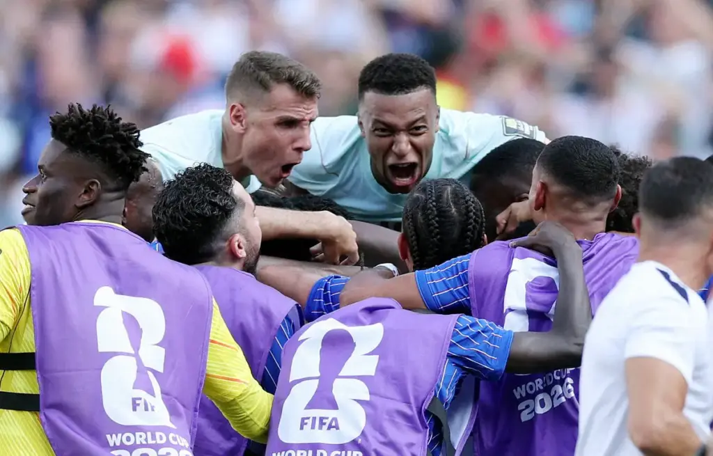 【W杯】フランス4強一番乗り!エムバペがメッシに並ぶ今大会8点目 バロンドーラ―のデンベレも決めた – スポニチ Sponichi Annex サッカー 【W杯】フランス4強一番乗り!エムバペがメッシに並ぶ今大会8点目 バロンドーラ―のデンベレも決めた - スポニチ Sponichi Annex サッカー