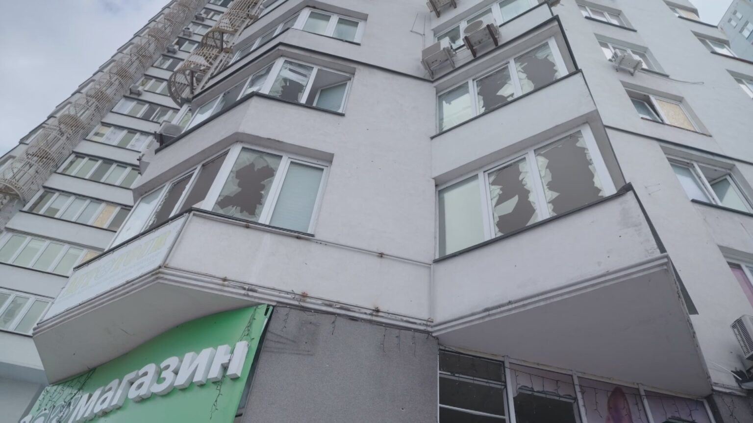 「警報が鳴る前にミサイルが着弾した」ウクライナの首都キーウにロシア軍攻撃 子ども含む11人けが(TBS NEWS DIG Powered by JNN) 「警報が鳴る前にミサイルが着弾した」ウクライナの首都キーウにロシア軍攻撃 子ども含む11人けが(TBS NEWS DIG Powered by JNN)